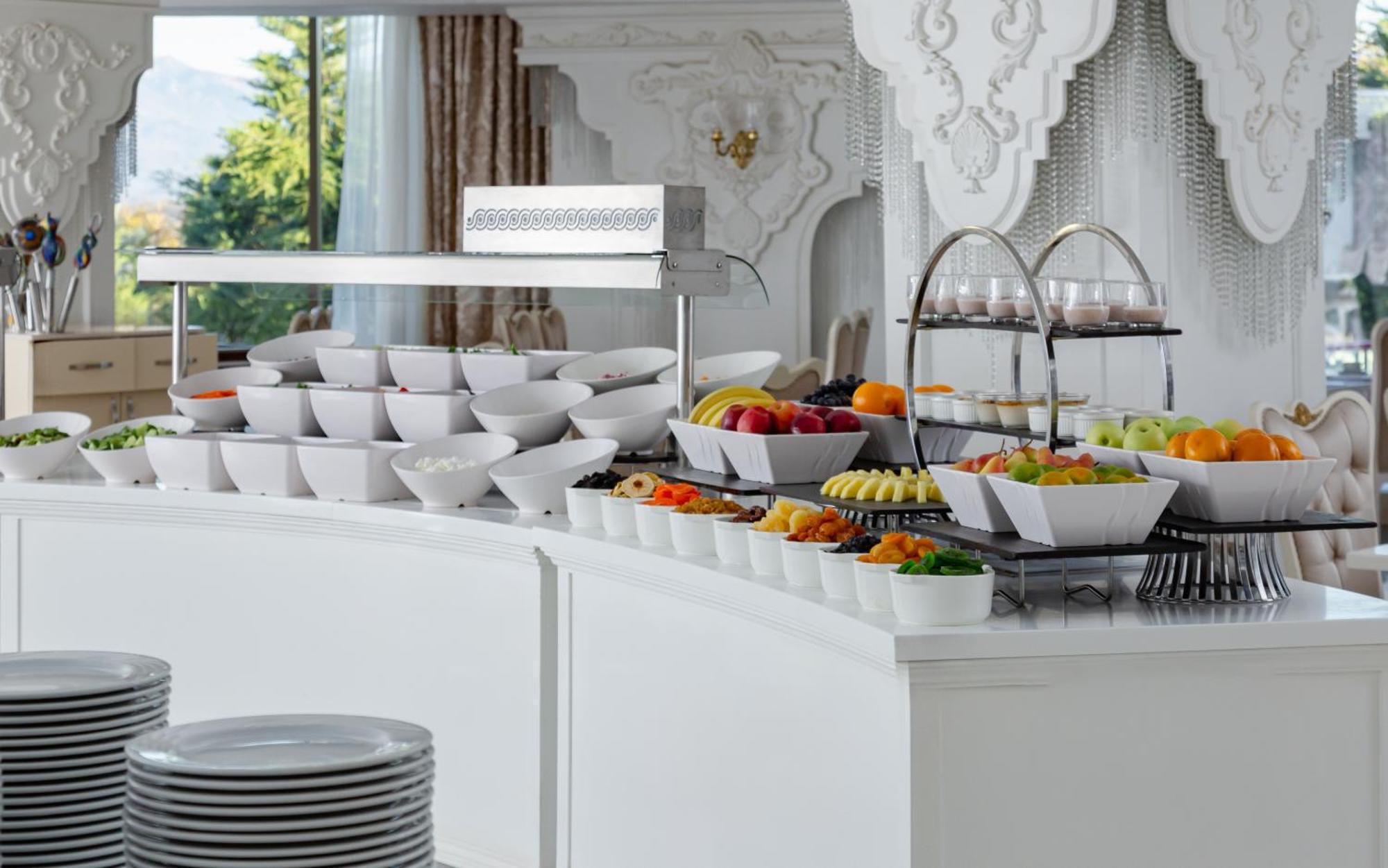 ホテル サマキー パレス シャラジル Seredil エクステリア 写真 A buffet