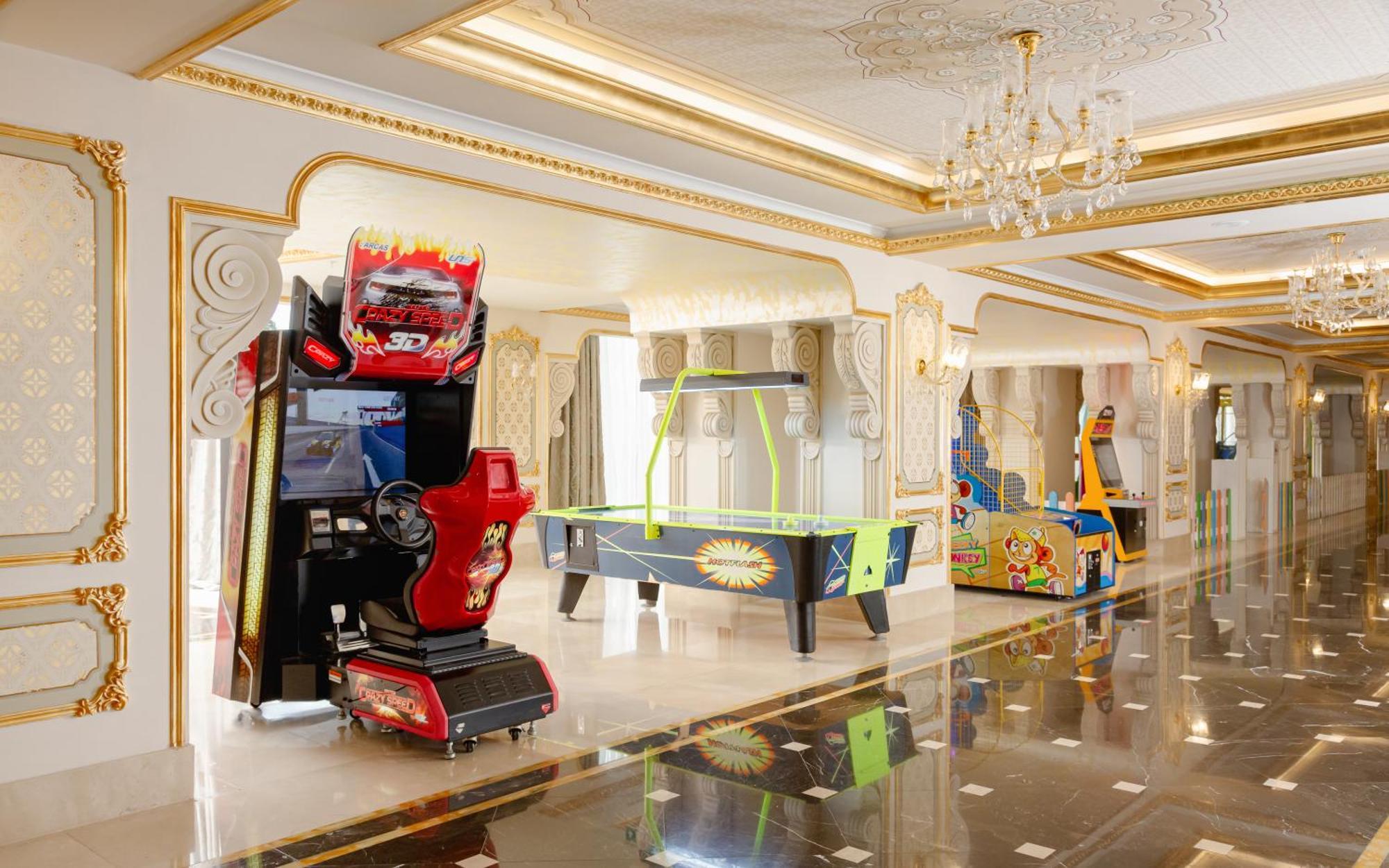 ホテル サマキー パレス シャラジル Seredil エクステリア 写真 The arcade at the hotel