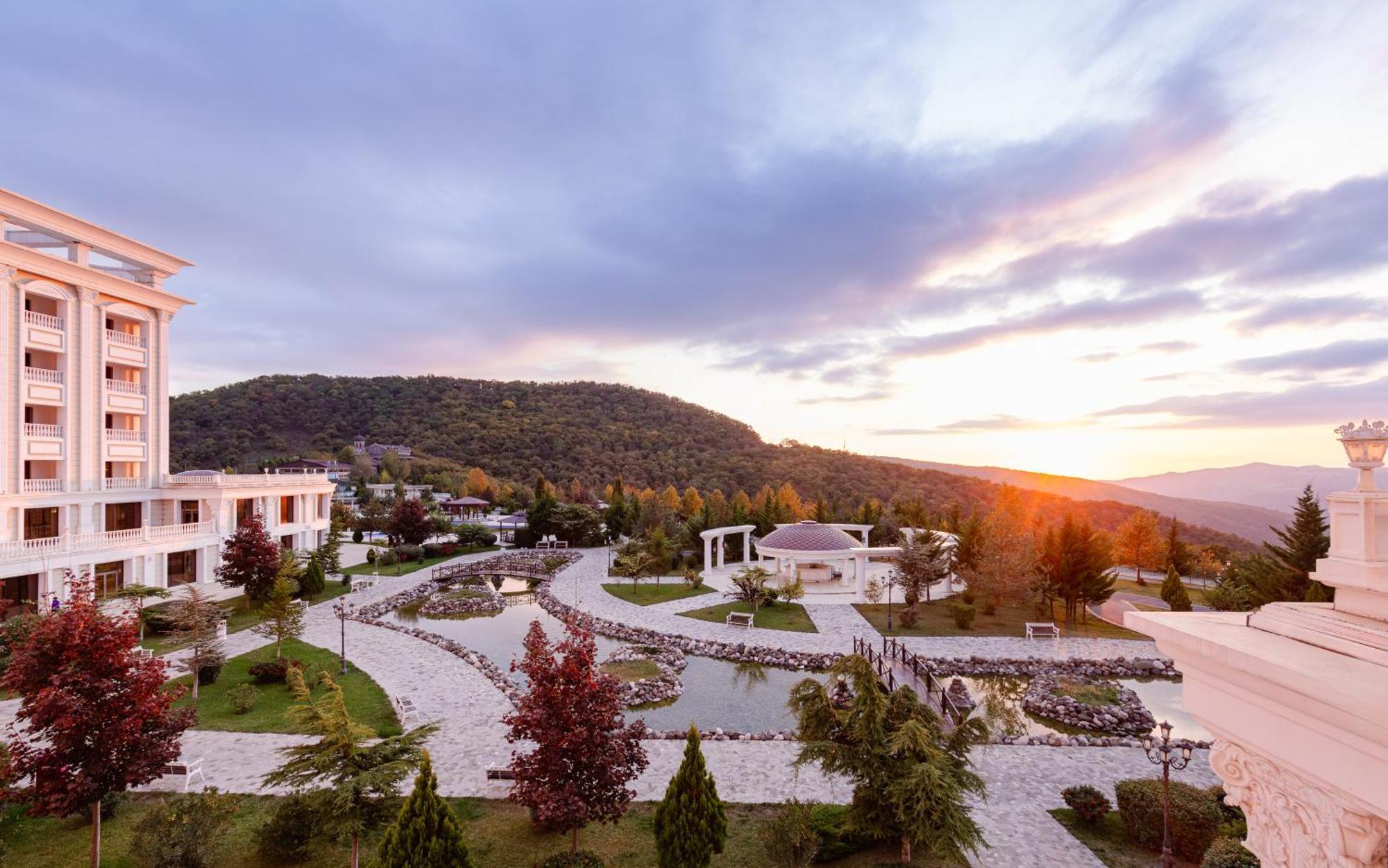 ホテル サマキー パレス シャラジル Seredil エクステリア 写真 View of the campus